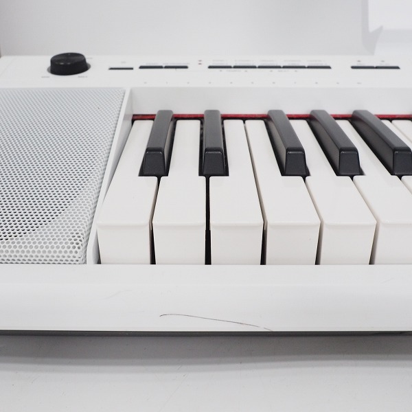実際に弊社で買取させて頂いた★YAMAHA/ヤマハ piaggero/ピアジェーロ NP-12WH/ホワイト 電子キーボード 2017年製 ACアダプター付【動作確認済】の画像 2枚目