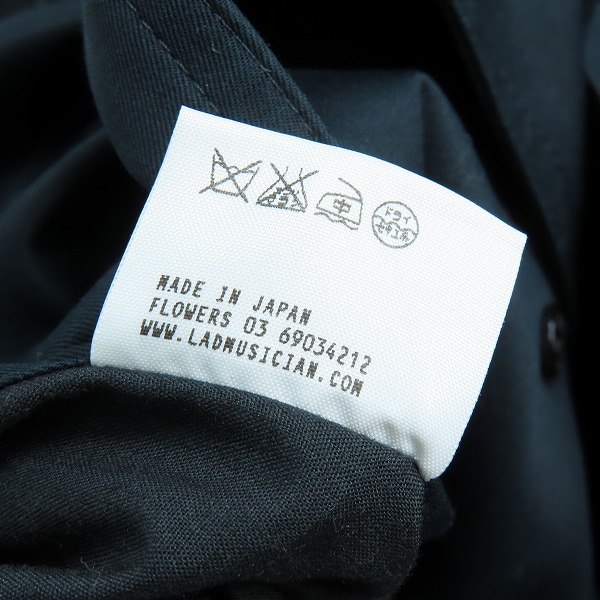 実際に弊社で買取させて頂いたLAD MUSICIAN/ラッドミュージシャン 21SS ダブル ショートトレンチコート 2111-355/42の画像 4枚目