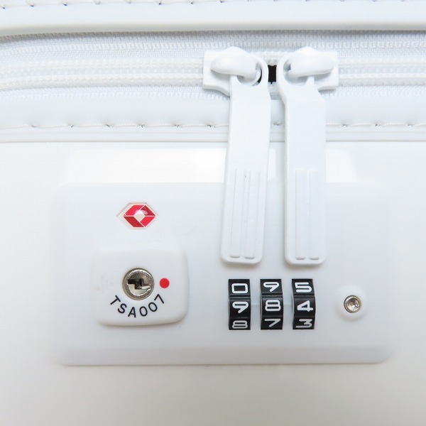 実際に弊社で買取させて頂いた【未使用】Zero Halliburton/ゼロハリバートン Classic Lightweight 4.0 Check-In-S Travel Case キャリーケース 60L/81364の画像 6枚目