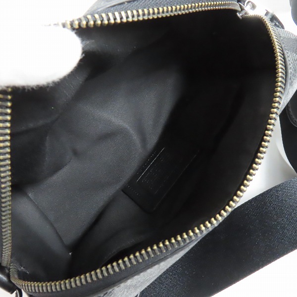 実際に弊社で買取させて頂いたCOACH/コーチ アクセル クロスボディ シグネチャー キャンバス ポーチ付き ボディバッグの画像 4枚目