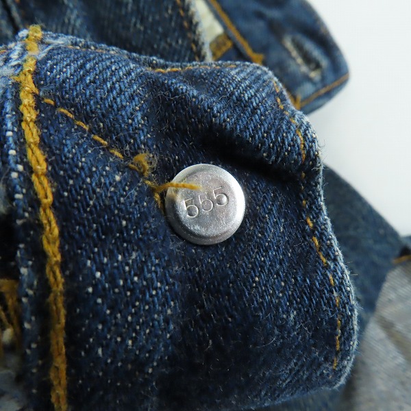 実際に弊社で買取させて頂いたLEVI'S/リーバイス 501XX 復刻 刻印555 ビッグE 赤耳 米国製 デニムパンツ 47501-0117/W33L36の画像 9枚目
