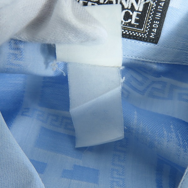 実際に弊社で買取させて頂いたGIANNI VERSACE/ジャンニヴェルサーチ 総柄長袖シャツ/ライトブルー系/52の画像 4枚目