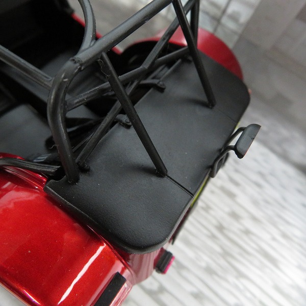 実際に弊社で買取させて頂いたSOLIDO/ソリド 1/18 ケータハム セブン 275 アカデミー 2014 (レッド/イエロー)/S1801804/ミニカー/ダイキャストカーの画像 5枚目
