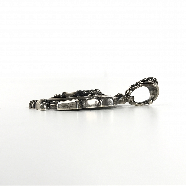 実際に弊社で買取させて頂いた【ギャラ付き】LEATHERS & TREASURES/レザーズアンドトレジャーズ バロックライオンネックレスの画像 3枚目