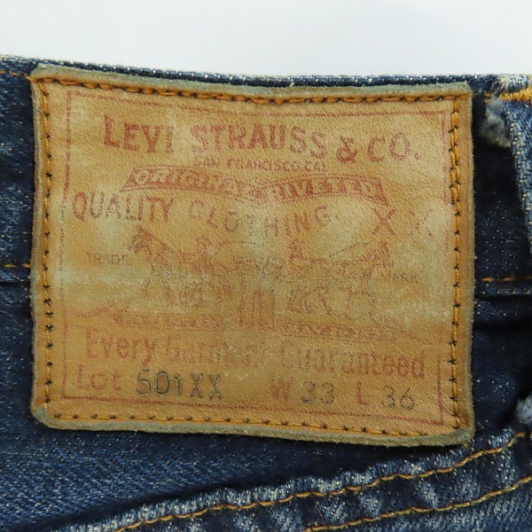 実際に弊社で買取させて頂いたLEVI'S/リーバイス 501XX 復刻 刻印555 ビッグE 赤耳 米国製 デニムパンツ 47501-0117/W33L36の画像 2枚目