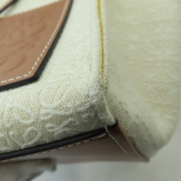 実際に弊社で買取させて頂いたLOEWE/ロエベ クッショントートバッグ アナグラムジャガード×レザー A612A93X25の画像 6枚目