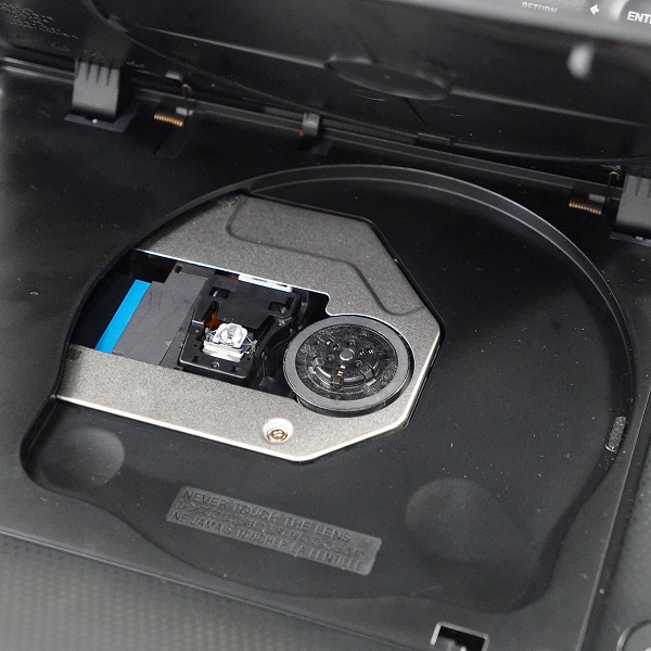 実際に弊社で買取させて頂いたSONY/ソニー BDP-SX910 2017年製 ポータブル ブルーレイ ディスク プレーヤー DVD プレーヤー 動作確認済みの画像 8枚目