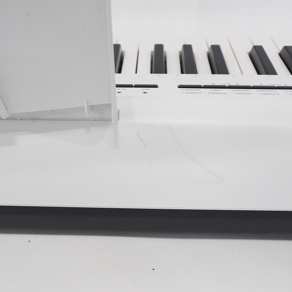 実際に弊社で買取させて頂いた★YAMAHA/ヤマハ piaggero/ピアジェーロ NP-12WH/ホワイト 電子キーボード 2017年製 ACアダプター付【動作確認済】の画像 6枚目