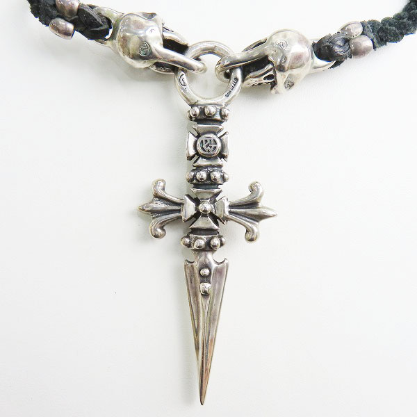 実際に弊社で買取させて頂いたTRAVIS WALKER/トラヴィスワーカー クロスダガーペンダント 2スカル レザーブレードの画像 2枚目