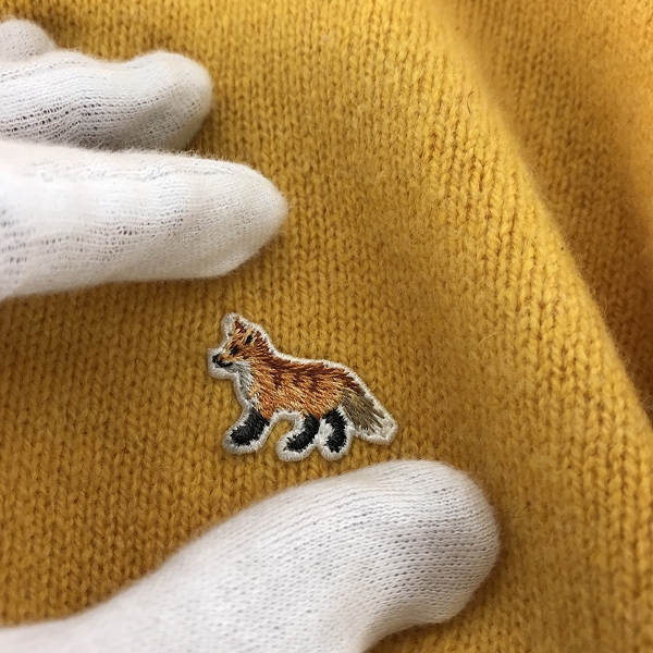 実際に弊社で買取させて頂いたMAISON KITSUNE/メゾンキツネ ロゴワッペン クルーネック ニット セーター FM00503KT1014/Sの画像 5枚目
