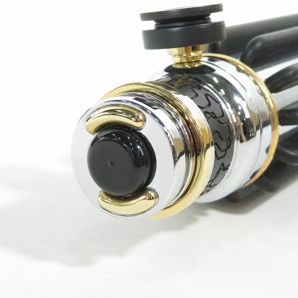 実際に弊社で買取させて頂いた【証明書付き】MR社/マスターレプリカ スターウォーズ EP2 メイス・ウィンドゥ ライトセーバー プロップレプリカ/SW-112の画像 3枚目