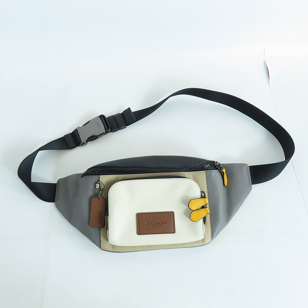 実際に弊社で買取させて頂いたCOACH/コーチ トラック ベルトバッグ/ボディバッグ カラーブロック レザー C4022