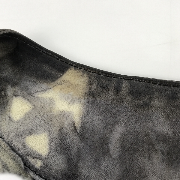 実際に弊社で買取させて頂いたISAMUKATAYAMA BACKLASH/バックラッシュ シンチバック 絞り染め シープレザーベスト 1124-01 Mの画像 4枚目