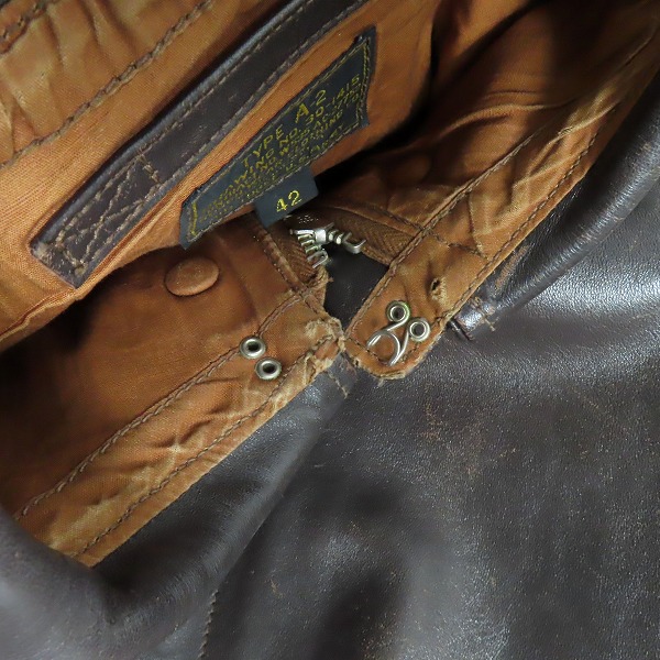 実際に弊社で買取させて頂いたTHE REAL McCOY'S/ザ リアルマッコイズ A-2 レザー フライトジャケット 30-1415/42の画像 6枚目