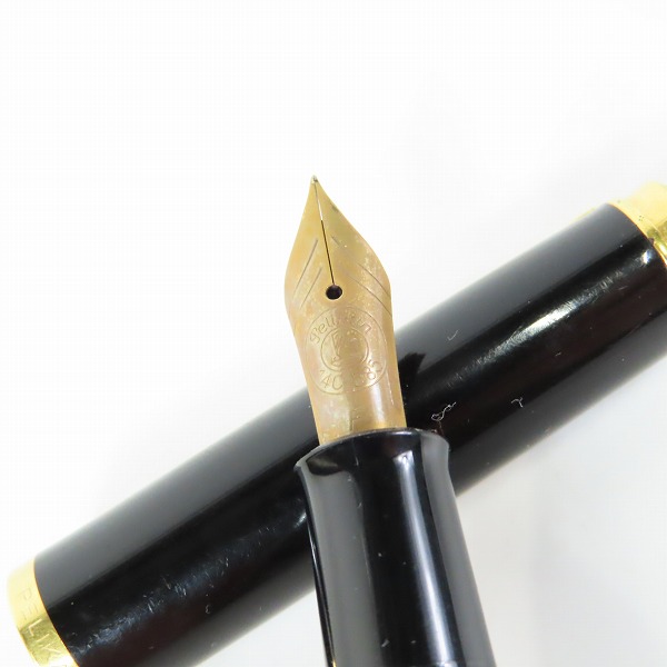 実際に弊社で買取させて頂いたPELIKAN/ペリカン SOUVERAN/スーベレーン 万年筆 ペン先14C-585 F グリーンストライプ