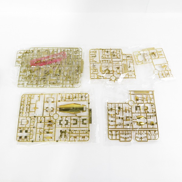 実際に弊社で買取させて頂いた【未組立】BANDAI/バンダイ MG 1/100 ガンダムベース限定景品 RX-78-2 ガンダム Ver.3.0 ゴールドコーティング/ガンプラの画像 4枚目
