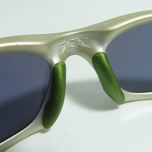 実際に弊社で買取させて頂いたOAKLEY/オークリー TWENTY/トゥエンティ/XX/20 シルバー×グリーン サングラス/アイウェアの画像 3枚目
