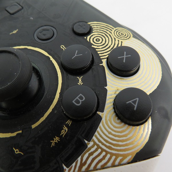 実際に弊社で買取させて頂いたNintendo Switch Pro コントローラー ゼルダの伝説 ティアーズ オブ ザ キングダムエディション HAC-013【簡易動作確認済】の画像 6枚目
