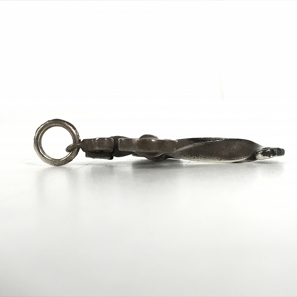 実際に弊社で買取させて頂いたSTANLEY GUESS/スタンリーゲス ツイステッドクロス ペンダントトップ/ネックレスの画像 5枚目