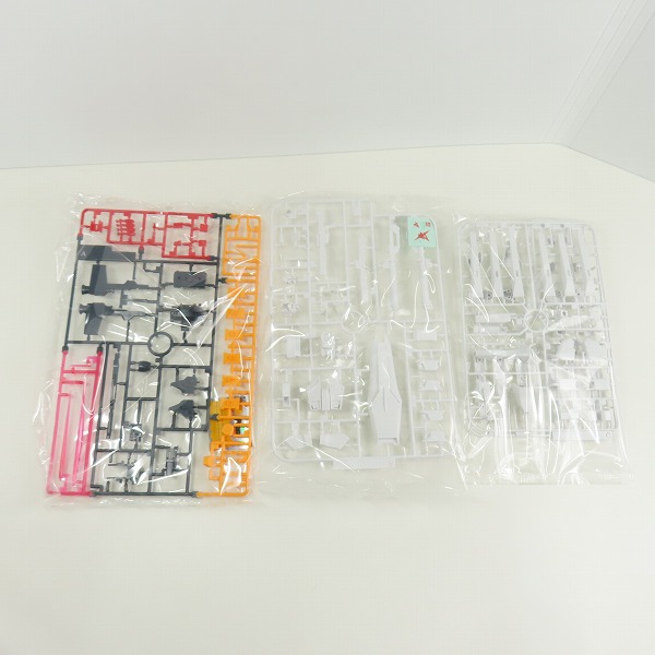 実際に弊社で買取させて頂いた【未組立】BANDAI/バンダイ HG 1/144 機動戦士ガンダム 逆襲のシャア RX-93 νガンダムの画像 1枚目