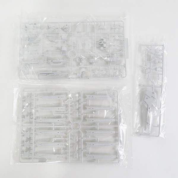 実際に弊社で買取させて頂いた【未組立】BANDAI/バンダイ RG 1/144 ガンダムベース限定 Hi-Vガンダム チタニウムフィニッシュ/逆襲のシャア/ガンプラの画像 2枚目