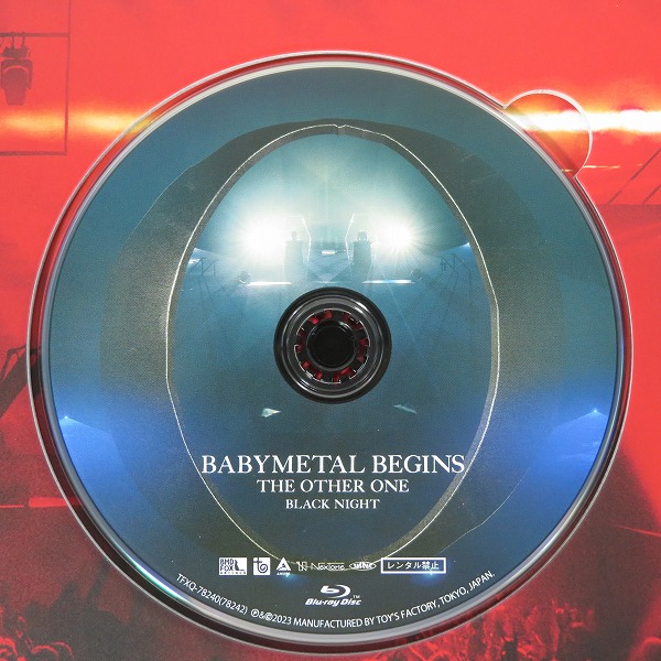 実際に弊社で買取させて頂いたBABYMETAL/ベビーメタル BEGINS-THE OTHER ONE- 完全生産限定盤 2Blu-ray + アナログサイズジャケット仕様の画像 3枚目