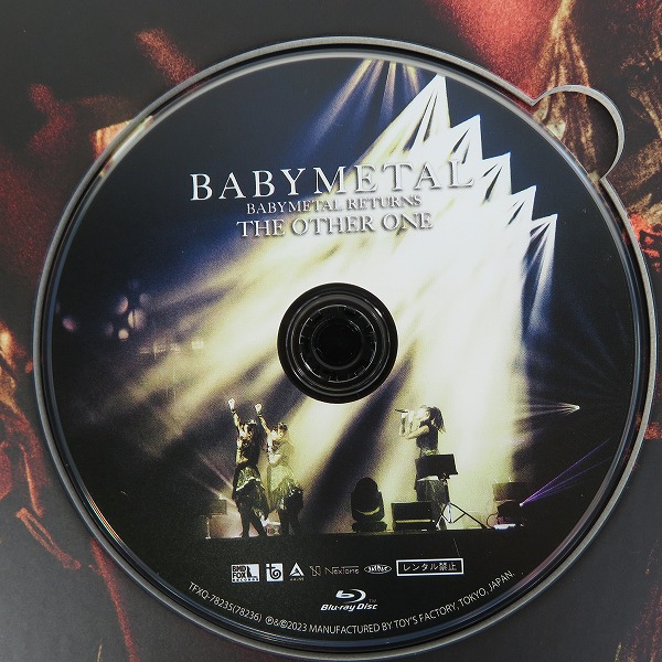 実際に弊社で買取させて頂いたBlu-ray/BD/ブルーレイ BABYMETAL/ベビーメタル RETURNS -THE OTHER ONE- (完全生産限定版)の画像 3枚目