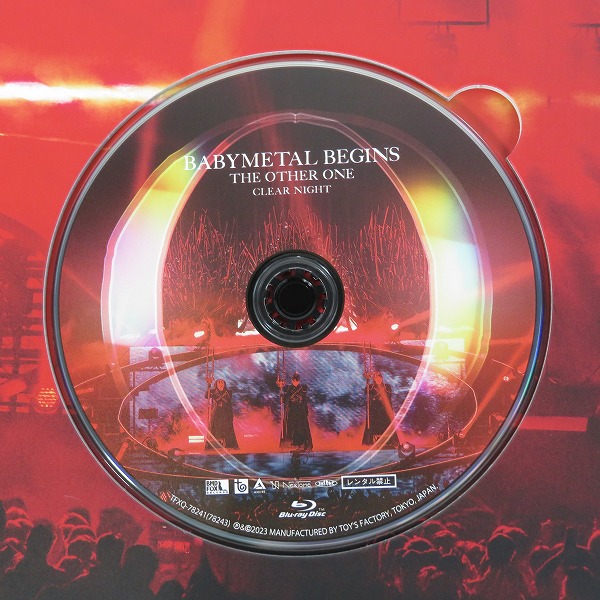 実際に弊社で買取させて頂いたBABYMETAL/ベビーメタル BEGINS-THE OTHER ONE- 完全生産限定盤 2Blu-ray + アナログサイズジャケット仕様の画像 5枚目