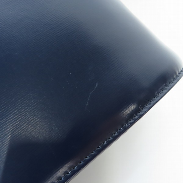 実際に弊社で買取させて頂いたYves Saint Laurent/イブサンローラン YSL ロゴチャーム付 レザー ハンドバッグの画像 5枚目