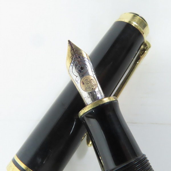 実際に弊社で買取させて頂いたPELIKAN/ペリカン スーべレーン グリーンストライプ キャップ式万年筆 ペン先14C-585