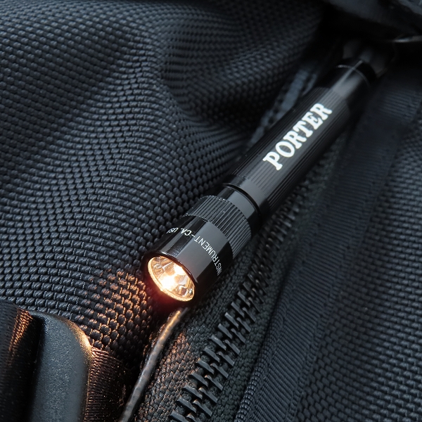 実際に弊社で買取させて頂いたPORTER/ポーター HEAT/ヒート リュックサック バックパック マグライト付き 703-06301の画像 7枚目
