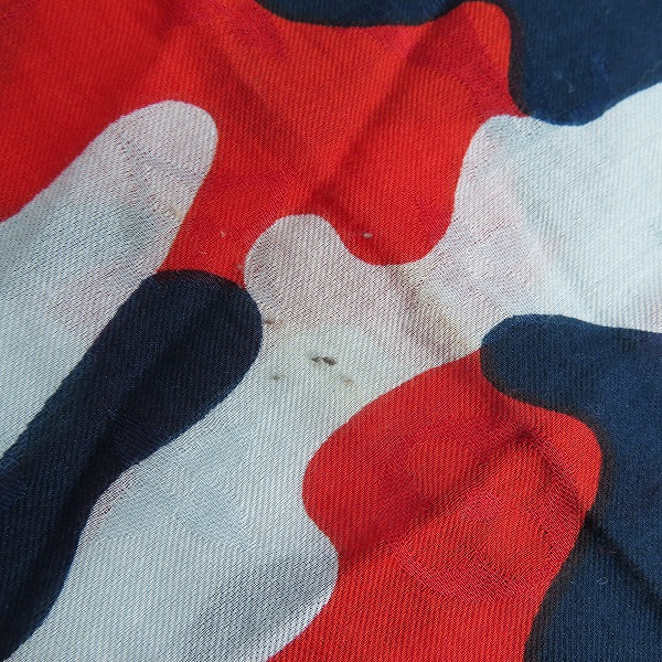 実際に弊社で買取させて頂いた【JPタグ】LOUIS VUITTON/ルイヴィトン シルク混 迷彩/カモフラ 大判 ストール/マフラーM71620の画像 8枚目