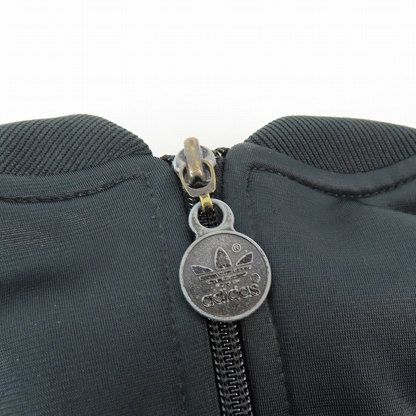 実際に弊社で買取させて頂いたadidas/アディダス 80s~90s ヴィンテージ 銀タグ トラックジャケット ブラックの画像 4枚目