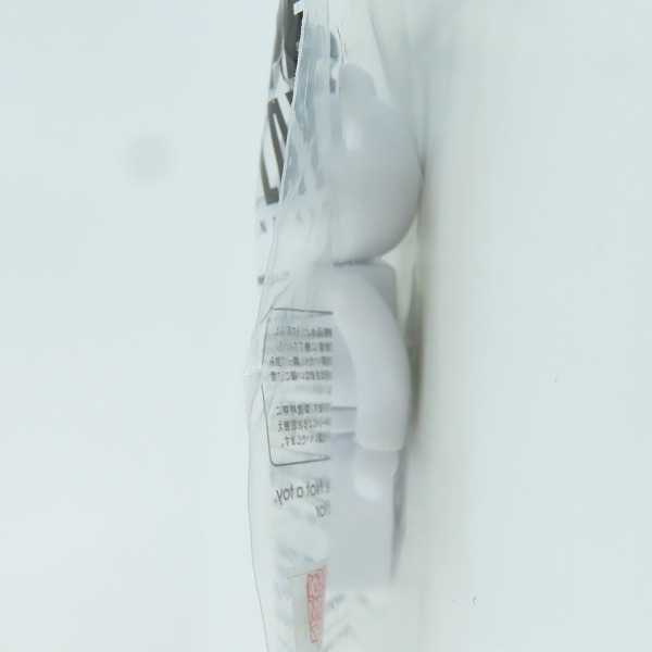 実際に弊社で買取させて頂いた(1)【未開封】BE@RBRICK×A BATHING/ベアブリック×エイプ 100％ BAPE PLAY ホワイト 2011 サマーキャンペーン ノベルティの画像 4枚目