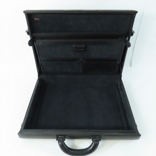 実際に弊社で買取させて頂いたTUMI/トゥミ  オールレザー レザー アタッシュケース サイドロックの画像 3枚目