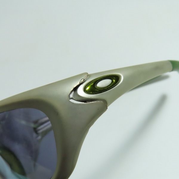 実際に弊社で買取させて頂いたOAKLEY/オークリー TWENTY/トゥエンティ/XX/20 シルバー×グリーン サングラス/アイウェアの画像 5枚目