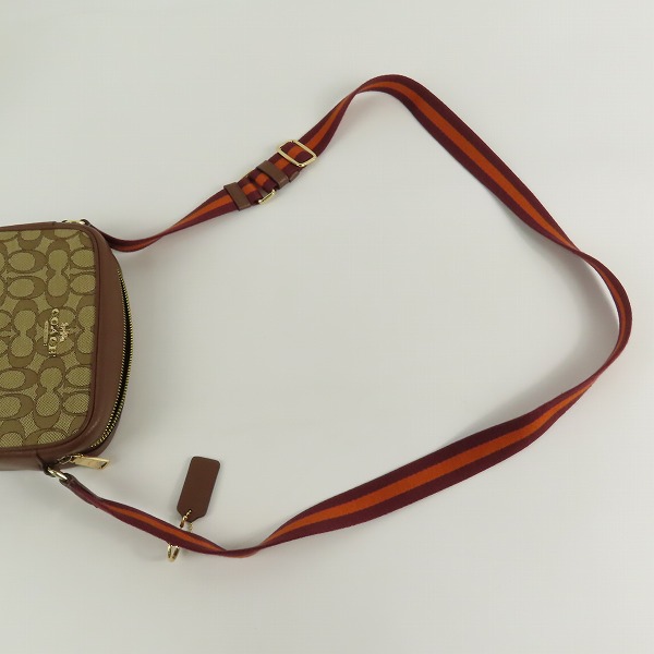 実際に弊社で買取させて頂いたCOACH/コーチ ショルダーバッグ ミニ ジェイミー カメラ バッグ シグネチャー ジャカード CO927の画像 5枚目