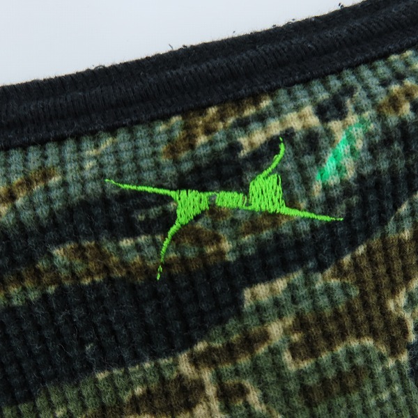 実際に弊社で買取させて頂いたUNDERCOVER/アンダーカバー CHAOTIC DISCORD Military 嵌め絵期 01SS カモ柄 カットソー Z212 Mの画像 7枚目