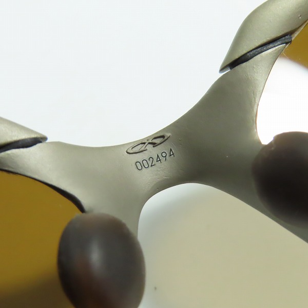 実際に弊社で買取させて頂いたOAKLEY/オークリー ROMEO/ロメオ X-METAL/エックスメタル TITANIUM サングラス/アイウェア GOLD IRIDIUM/ゴールドイリジウムの画像 5枚目