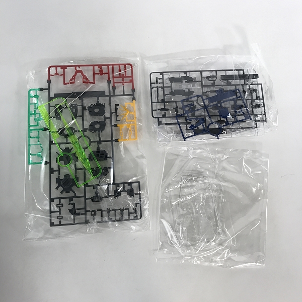 実際に弊社で買取させて頂いた【未組立】BANDAI/バンダイ GX-9900 ガンダムX 1/100スケール マスターグレードモデル/ガンプラの画像 1枚目