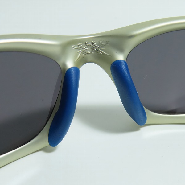 実際に弊社で買取させて頂いたOAKLEY/オークリー TWENTY/トゥエンティ/XX/20 シルバー×ブルー サングラス/アイウェアの画像 3枚目