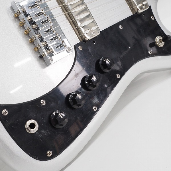 実際に弊社で買取させて頂いた★EASTWOOD GUITARS/イーストウッド AIRLINE BIGHORN Sonic Silver ビザールギター エレキギター ソフトケース付の画像 6枚目