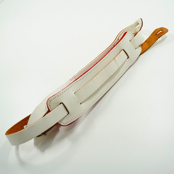 実際に弊社で買取させて頂いたFERNANDES/フェルナンデス レザーストラップ ギターストラップ ベースストラップ ホワイト系