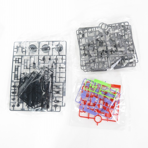 実際に弊社で買取させて頂いた【未組立】BANDAI/バンダイ HG 1/144 ガンダムベース限定 ムーンガンダム (ロング・ライフル装備)の画像 3枚目