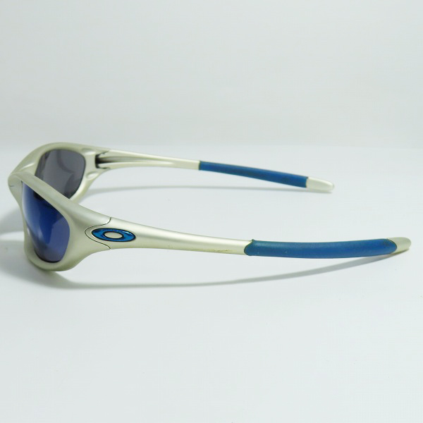 実際に弊社で買取させて頂いたOAKLEY/オークリー TWENTY/トゥエンティ/XX/20 シルバー×ブルー サングラス/アイウェアの画像 1枚目