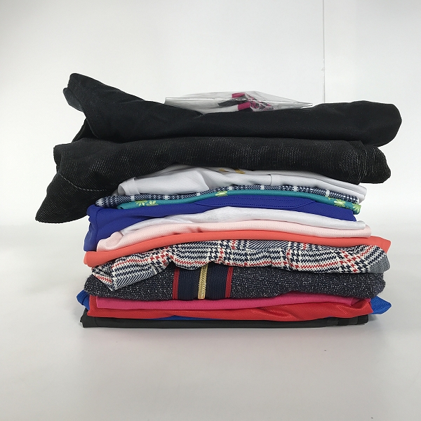 実際に弊社で買取させて頂いた【おまとめ/未使用含む】プーマ/アディダス/ナイキ 等 メンズ/レディース ハーフパンツ/ジャージ/Tシャツ 他 スポーツウェアの画像 2枚目