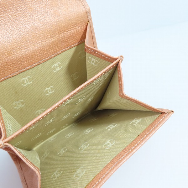 実際に弊社で買取させて頂いたCHANEL/シャネル ココボタン Ｗホック レザー 二つ折り財布 コンパクトウォレットの画像 5枚目