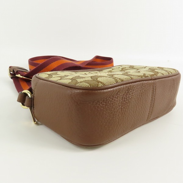 実際に弊社で買取させて頂いたCOACH/コーチ ショルダーバッグ ミニ ジェイミー カメラ バッグ シグネチャー ジャカード CO927の画像 2枚目