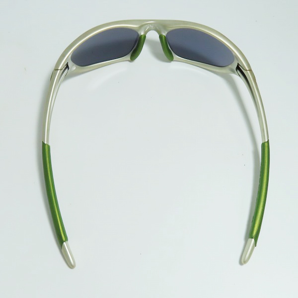 実際に弊社で買取させて頂いたOAKLEY/オークリー TWENTY/トゥエンティ/XX/20 シルバー×グリーン サングラス/アイウェアの画像 2枚目