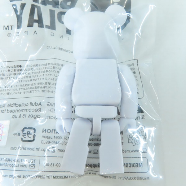 実際に弊社で買取させて頂いた(2)【未開封】BE@RBRICK×A BATHING/ベアブリック×エイプ 100％ BAPE PLAY ホワイト 2011 サマーキャンペーン ノベルティの画像 2枚目